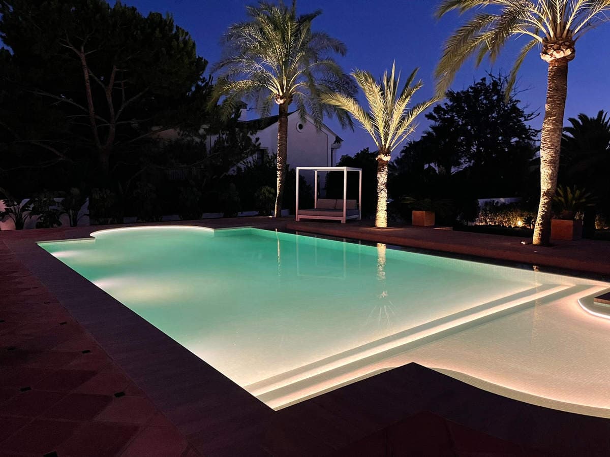 Pool & Sun Deck in Alicates Playas, Marbella